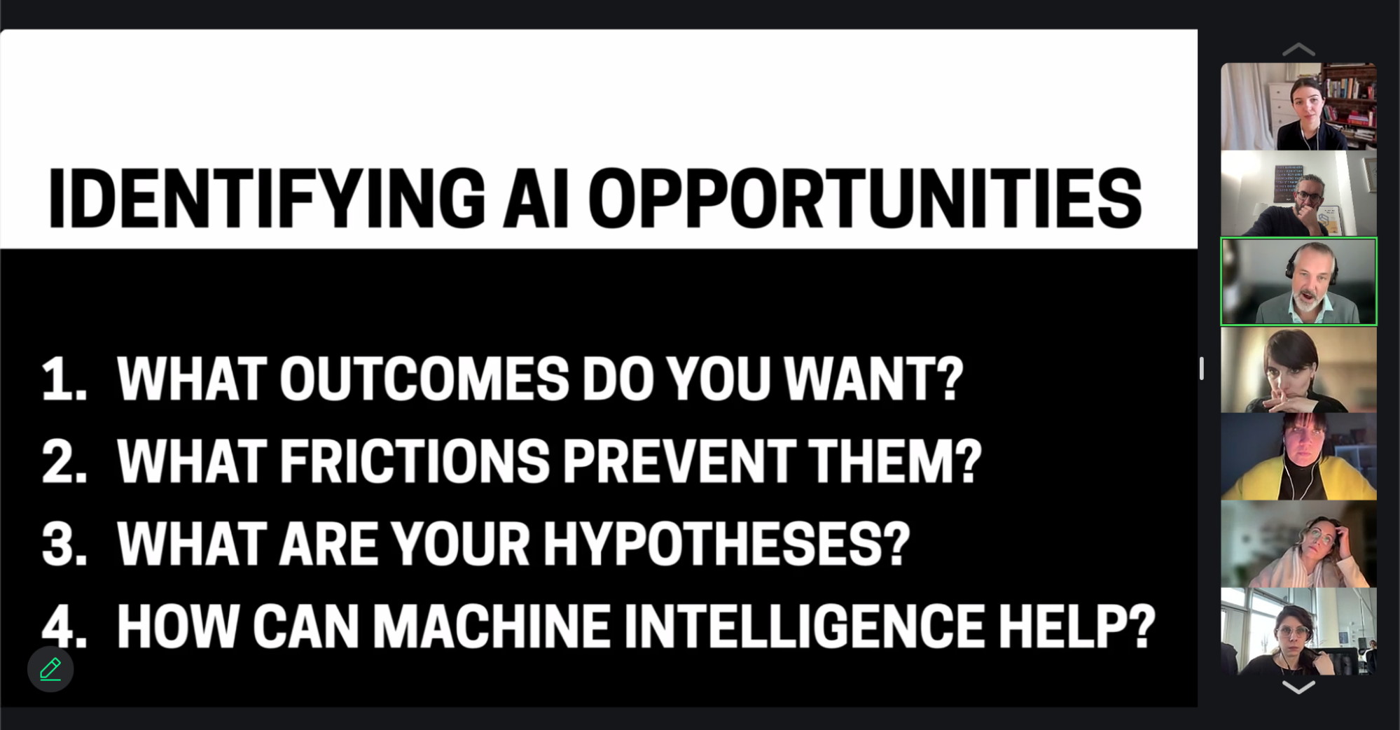 Momento durante il workshop con Josh Clark con slide che elenca quattro domande per identificare opportunità legate all’AI: Quali risultati desideri? Quali attriti li impediscono? Quali sono le tue ipotesi? Come può aiutare l’AI?